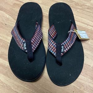 Multicolored Teva soft bed flip flops!